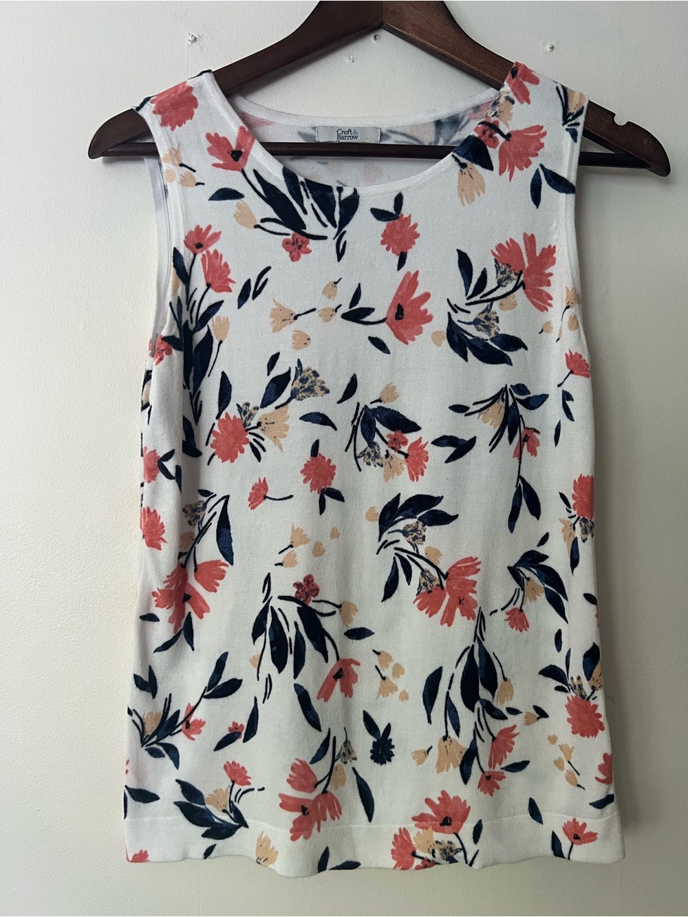 Croft & Barrow sleeveless White Floral lightweight sweater ,women’s small